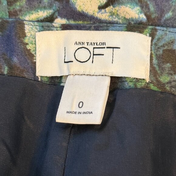 Loft Pencil Skirt w Lining w Green Rose and Navy Background Women's 0 - Picture 3 of 5